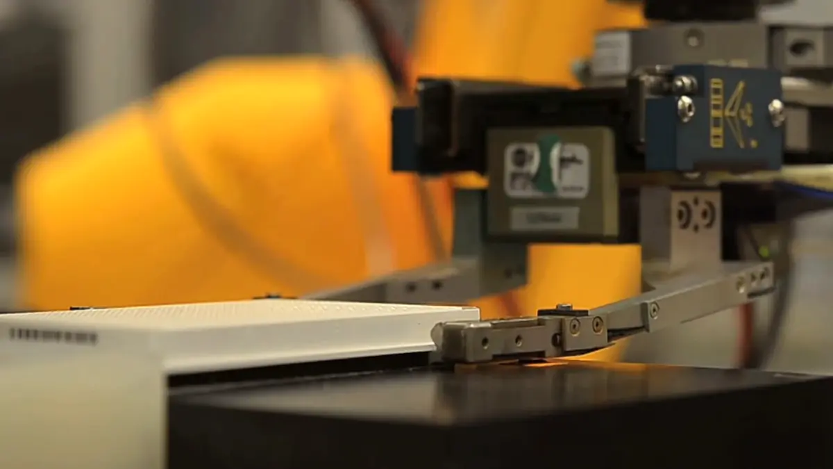 Robot gripper picking up an assay plate, with object and gripper boxes and two grasp points