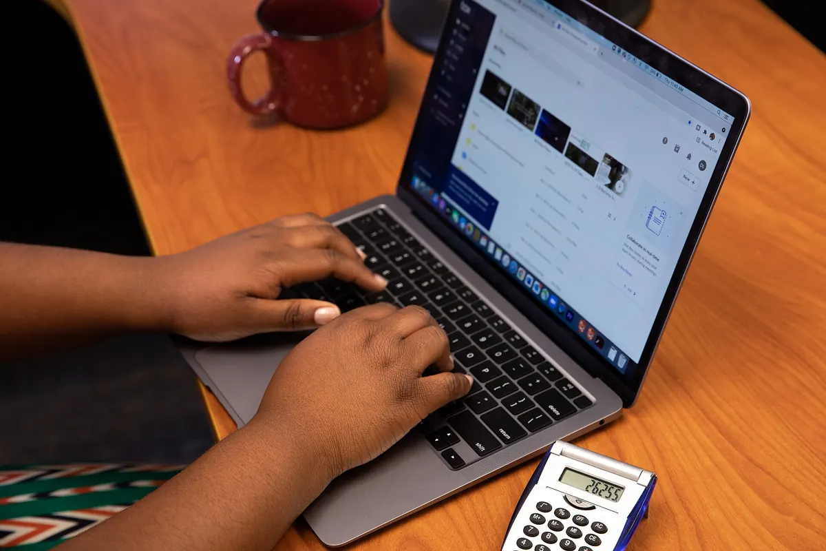 Annotator at a laptop comparing two AI responses and rating them