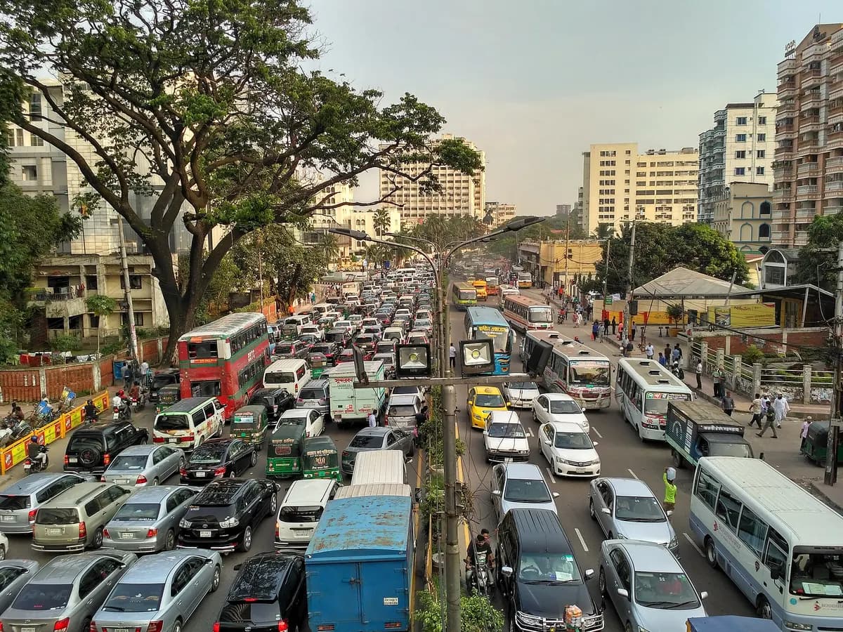 Congested road in Dhaka with vehicles tracked by persistent IDs